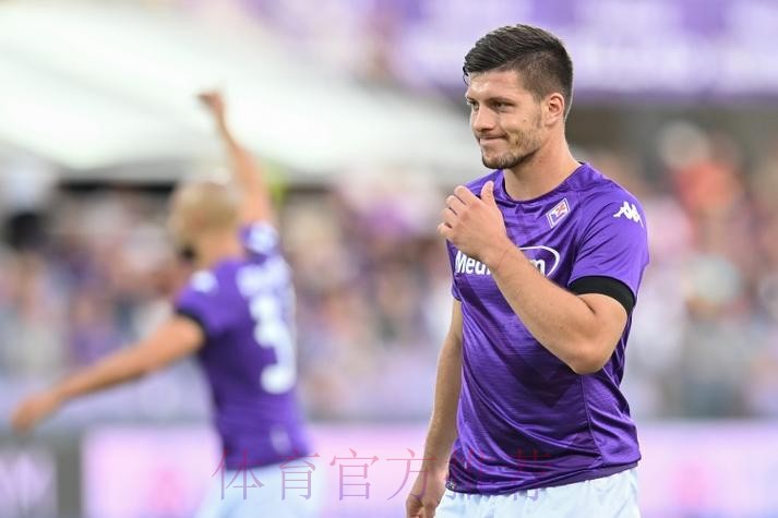 约维奇关注佛罗伦萨Instagram 并为其点赞 约维奇关注佛罗伦萨Instagram 并为其点赞